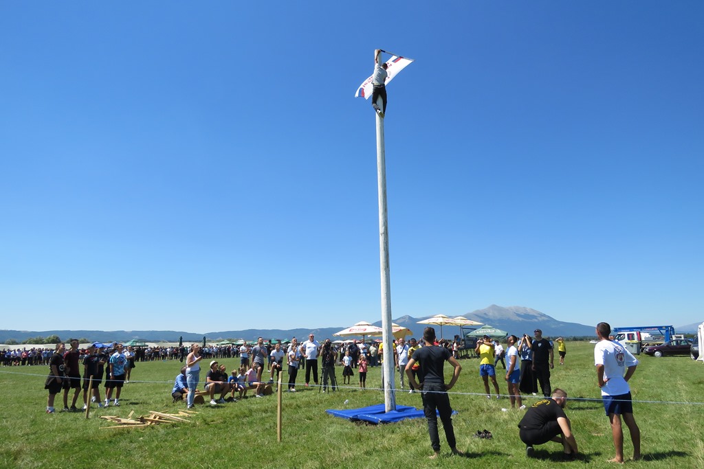 Traditional folk games and chivalric competitions in Herzegovina - TUG OF WAR
