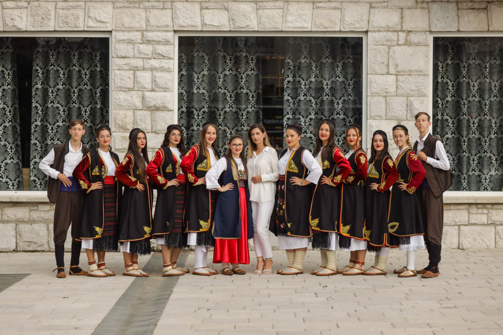 Etno grupa „Sveti Dimitrije” u izvornoj nošnji - Nevesinjka olimpijada koncert
